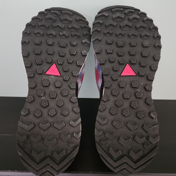 Nike ACG Black and Purple Sneakers - Picture 11 of 12